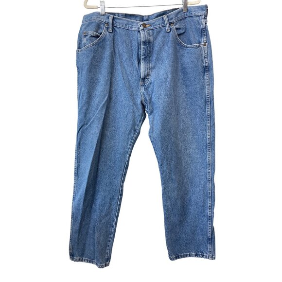 Wrangler Jeans Size 40x30 Regular Fit Straight Leg Blue Medium Wash Cotton Denim - Picture 1 of 7